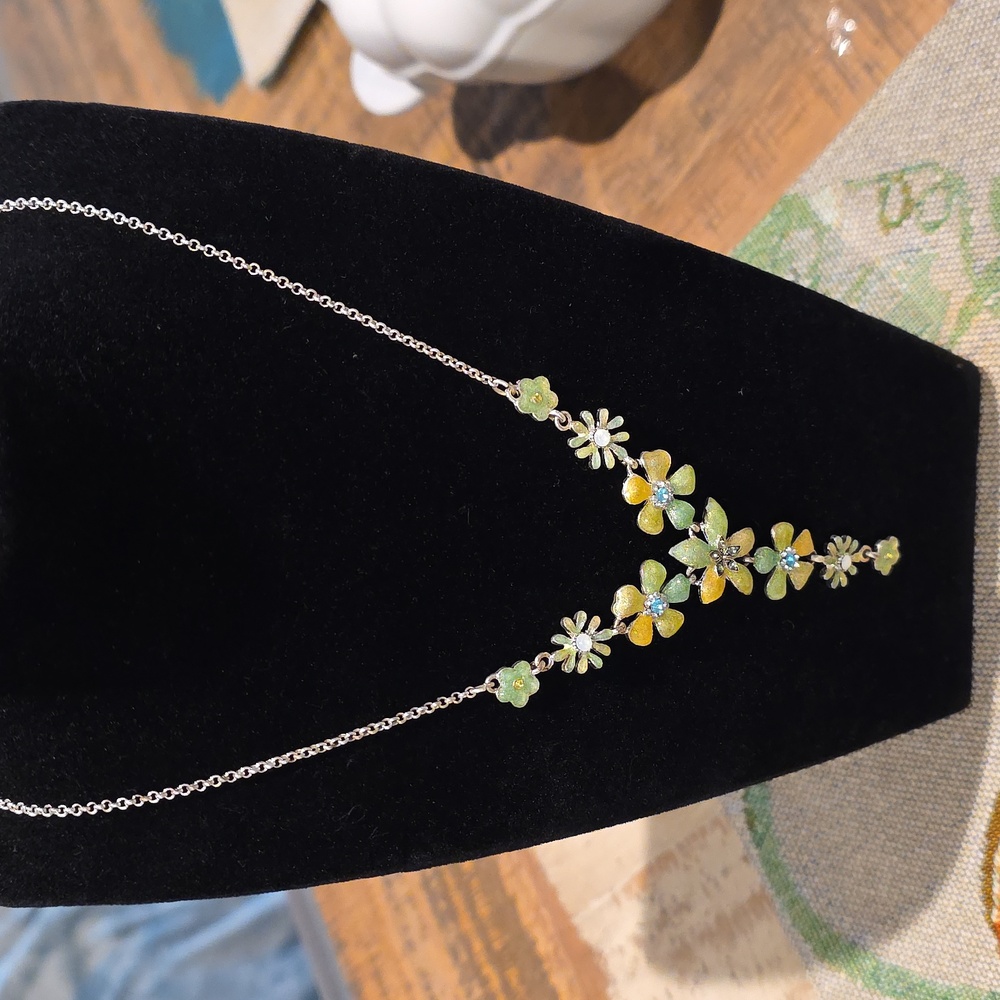 Dazzling Floral Necklace with Green and Yellow Blooms
